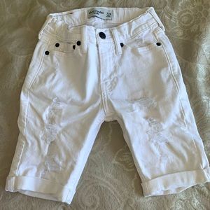 Abercrombie kids white distressed shorts. Boys Sz: 7/8 cuffed at the bottom